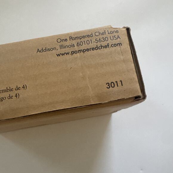 NIB Pampered Chef Set of 4 Glass Snowmen Round Appetizer Plates Christmas - Picture 8 of 10